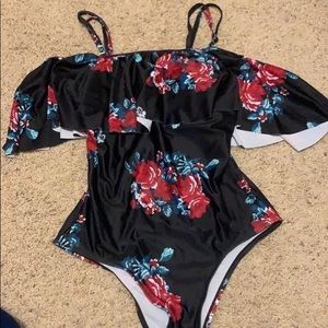 Cupshe size M one piece swim suit